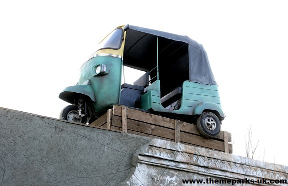 Construction of Tuk Tuk Turmoil at Chessington
